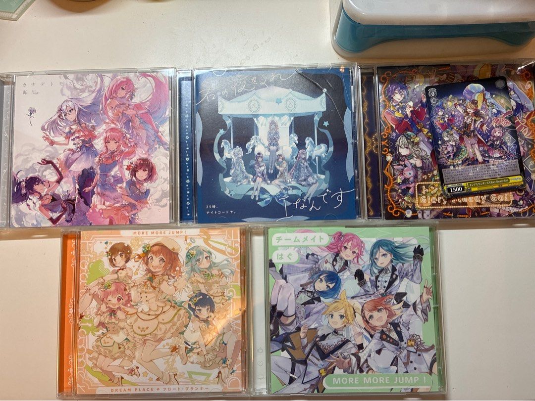 Pjsk prsk 世界計畫 MORE MORE JUMP! 25時 ws CD 專輯 （分類：音樂與媒體 - CD 及 DVD）位於 Hong Kong。 由 littleforest0617 提交（商品編號 1451097356，圖片 1）。簡介： 淨cd(除1.3） 1.1: $50 1.2: $25 (有裂痕) 1.3:$65(有ws卡) 2.1:$40 2.2:$40 可綠色線交收 。