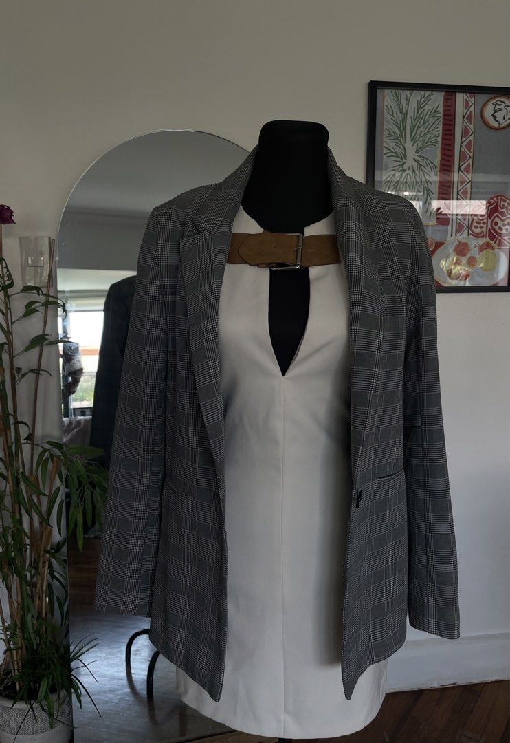 Plaid Bershka Blazer US XS (Category: Coats, Jackets and Outerwear) located in Makati City. Submitted by jcaf22 (Listing ID 1451105538, Image 3). Description: .