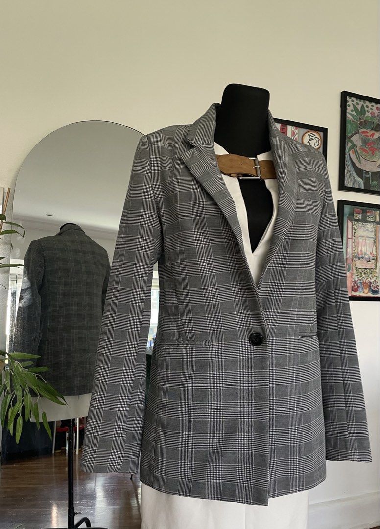 Plaid Bershka Blazer US XS (Category: Coats, Jackets and Outerwear) located in Makati City. Submitted by jcaf22 (Listing ID 1451105538, Image 1). Description: .