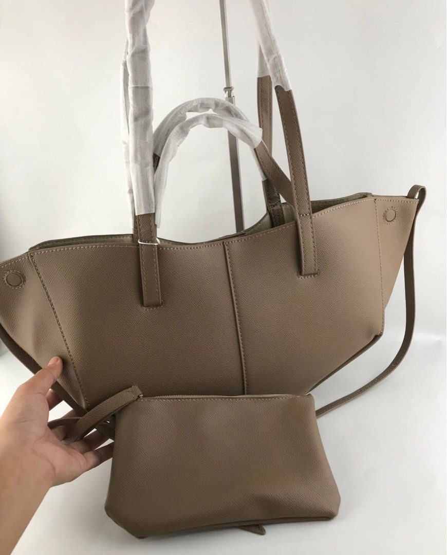 Polene Cyme Mini (Category: Luxury Bags & Wallets) located in Binan City. Submitted by pinkykeenshop (Listing ID 1451103722, Image 2). Description: .