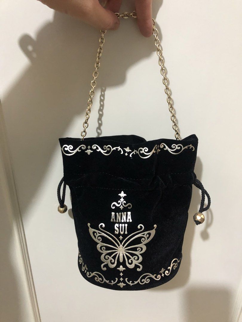 Pouch hitam Anna Sui (Kategori: Tas & Dompet Wanita) berada di Jakarta Barat. Dikirim oleh Lissale (ID iklan 1451033492, Gambar 2). Deskripsi: Pouch hitam Anna Sui Diameter 12cm. Tinggi 15 cm Sesuai foto.
