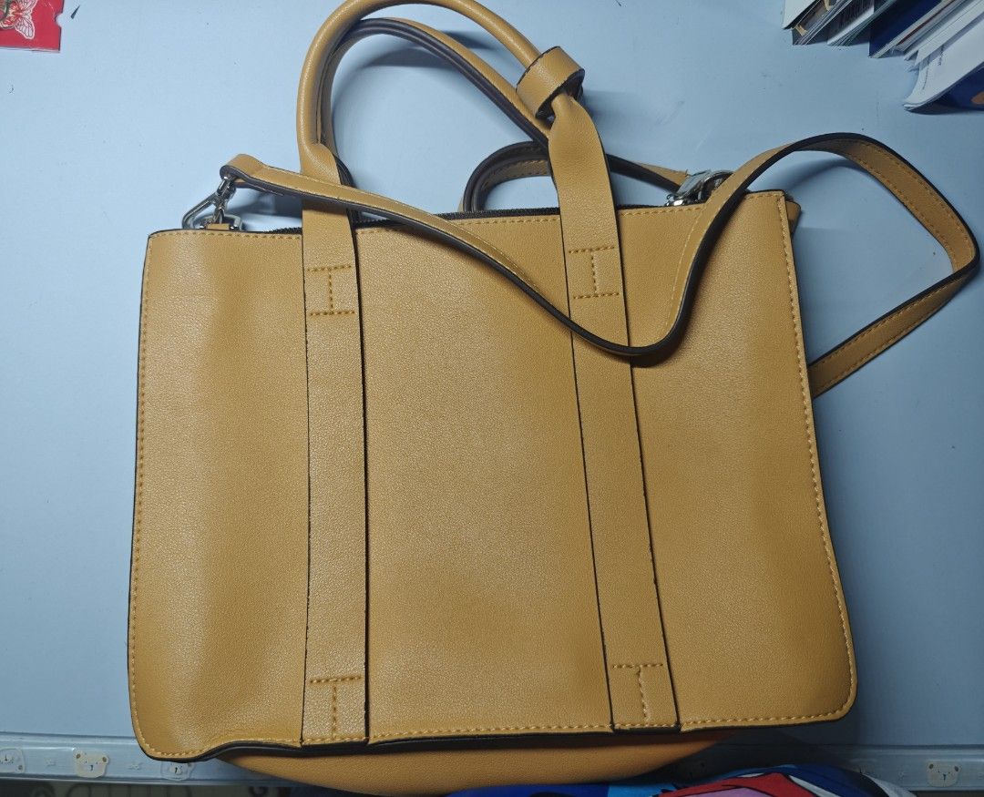 Preloved tas hush puppies (Kategori: Tas & Dompet Wanita) berada di Jakarta Barat. Dikirim oleh tlie88 (ID iklan 1450984642, Gambar 2). Deskripsi: .
