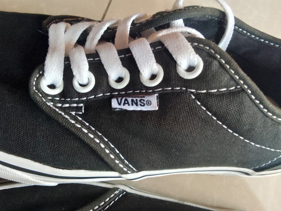 Preloved Vans black sneakers (Category: Sneakers) located in Davao. Submitted by declutter-ecothings (Listing ID 1446436348, Image 3). Description: Preloved. Well used, no insole. Still can be used and worn. Sized US woman 6.5 UK 40 Eur 36.5 cm 23.0 . It fit 5-6 RFS: declutter (doesn't fit na).