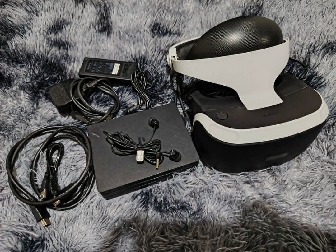 PSVR 1 PlayStation VR 1 Version 2 CUH-ZVR2 (Category: Virtual Reality) located in Imus. Submitted by ocsarc_playstore (Listing ID 1451065259, Image 1). Description: for sale PSVR 1 PlayStation VR 1 Version 2 CUH-ZVR2 for 3.5k only imus cavite location package includes : -VR Headset -Processor Unit -AC Adapter And Power Cord -Micro-USB Cable -Sony Headphones kindly pm me for faster transaction. thanks and God bless! .