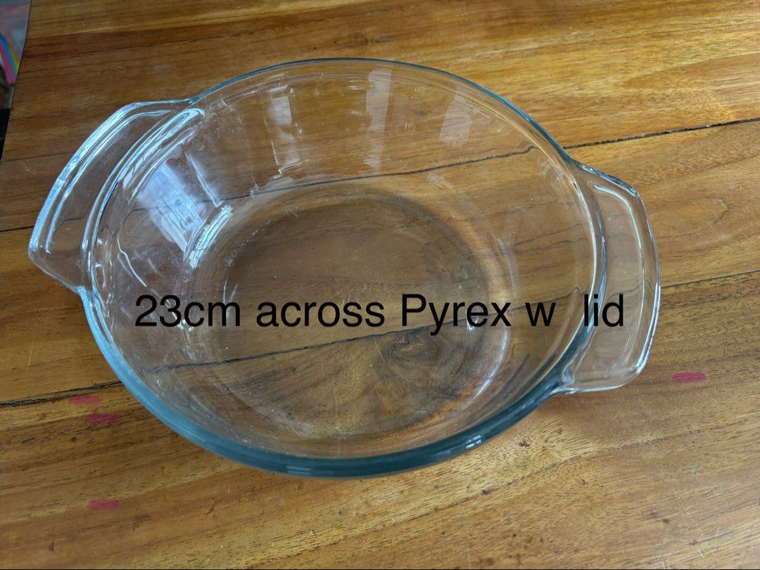 Pyrex dish with  multi-use cover