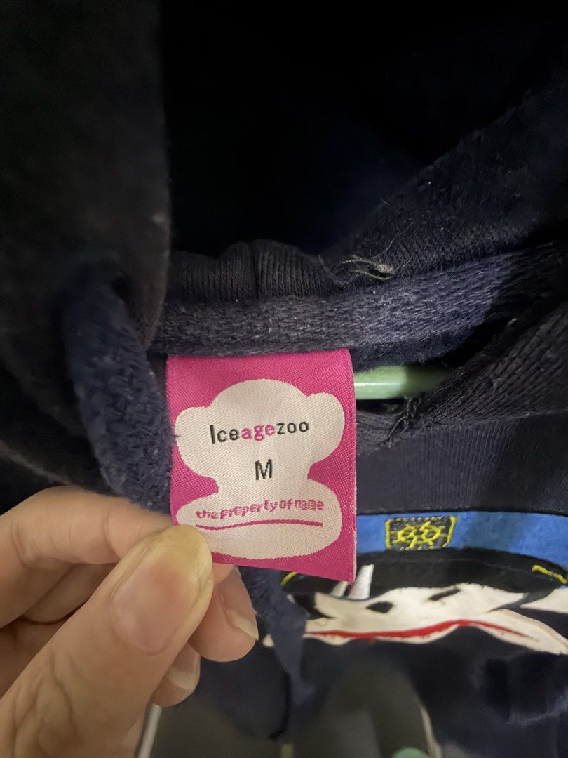 RARE Paul Frank Monkey Sailor Hoodie in Navy Blue (Category: Coats, Jackets and Outerwear) located in Manila. Submitted by pingulover69 (Listing ID 1450965665, Image 2). Description: - Open for Price Nego ! - Navy blue hoodie with Monkey Paul Frank Sailor - Rare & Official from Iceagezoo - Size: Medium (M) on tag but can fit small also - RFS doesn't fit me but I bought from a thrift store :)).