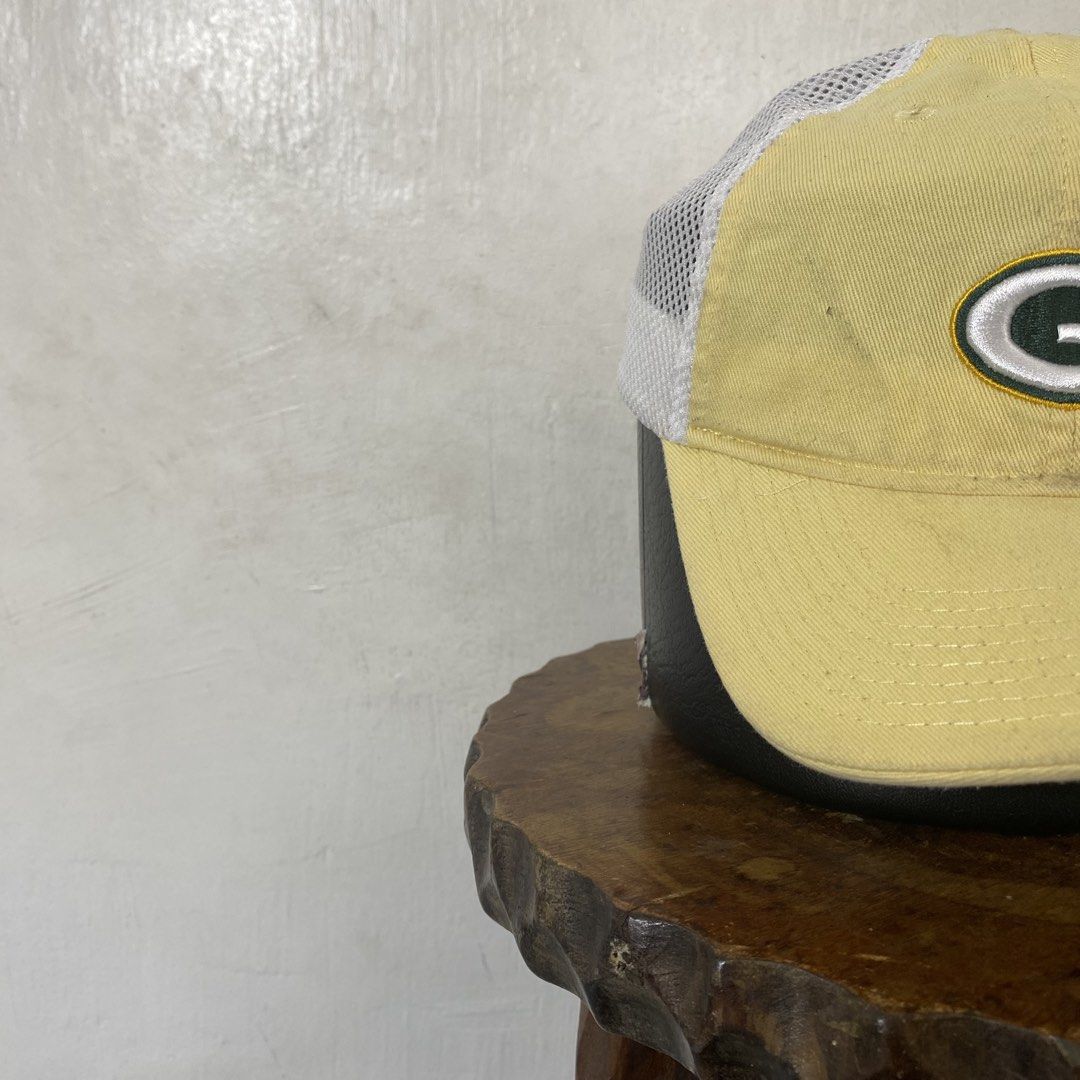 Reebok🧢 | G Packers Yellow Velcro Lock Mesh Cap (Category: Caps & Hats) located in Bulacan. Submitted by orc.ph (Listing ID 1451025808, Image 2). Description: Reebok🧢 | Yellow Velcro Lock Mesh Cap Material Used: Cotton - Yellow - Mesh - Velcro - Embroided Patch Front Design - Streetwear - Cap - Adjustable Size: OSFA (One Size Fits All) Pristined Condition. No Visible Flaws. Issue: Sweatband Stains (Not Sure if Washable) 🚚Courier: J&T/Lalamove.
