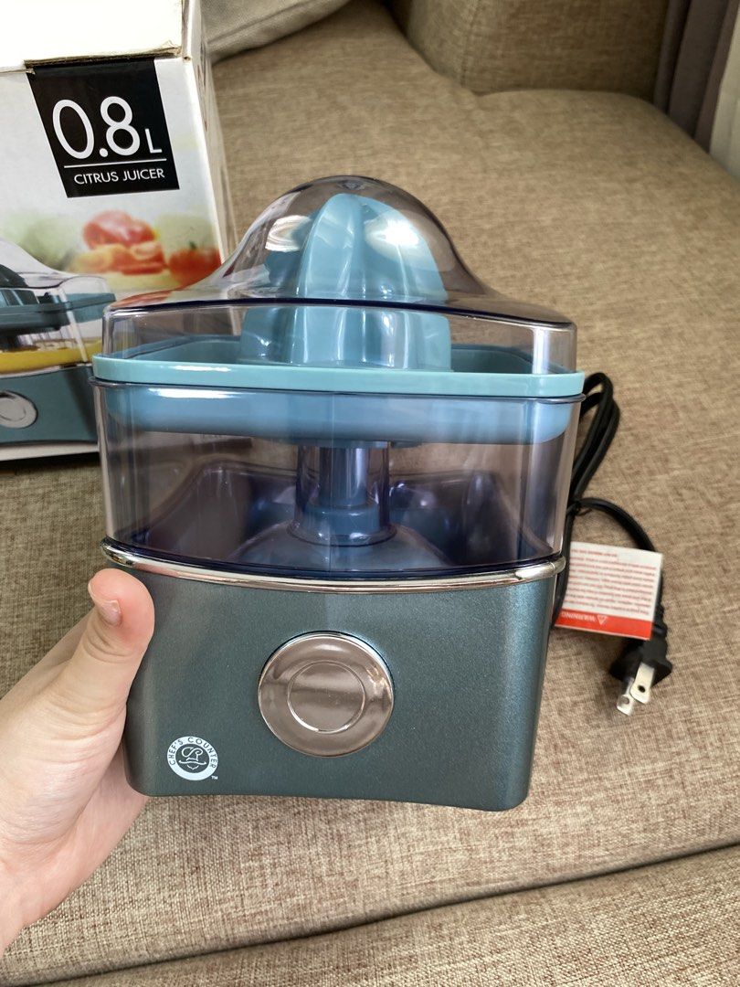 Retro Citrus Juicer (Category: Other Kitchen Appliances) located in Quezon City. Submitted by damn_zan (Listing ID 1450968275, Image 3). Description: 110 Voltage, from USA, needs transformer when using. Never used. holds 0.8L of liquid. Perfect for dieting and occasional fresh juicing. .