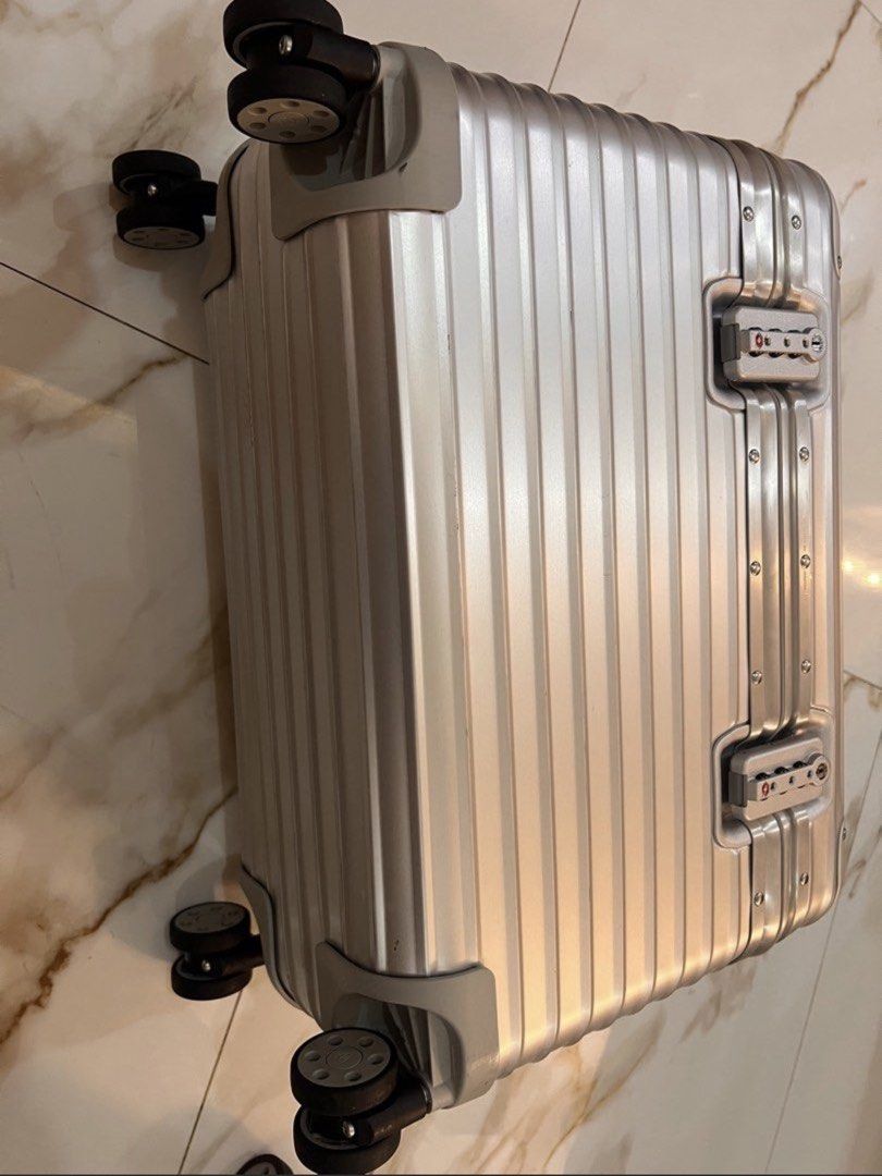Rimowa Pilot (Category: Luxury Bags & Wallets) located in Paranaque City. Submitted by swisscollector (Listing ID 1451082728, Image 3). Description: Available on hand 1 silver 1black.