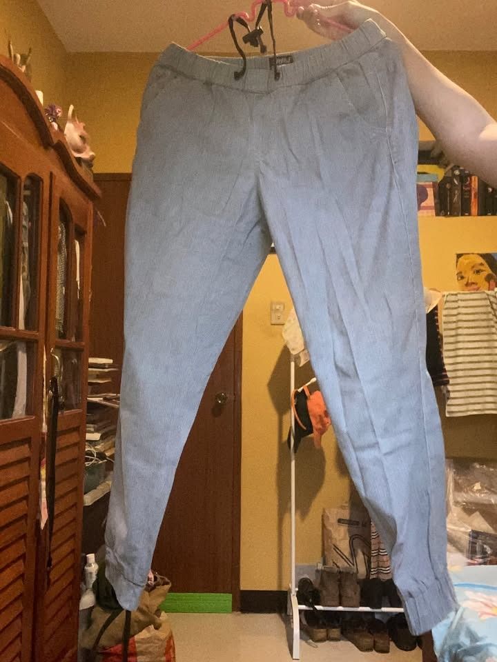 RRJ Jogger Pants (Category: Other Bottoms) located in Cagayan de Oro. Submitted by offanglesandcolors (Listing ID 1450948632, Image 2). Description: Pre-loved RRJ jogger pants in good condition. ✔️ Brand: RRJ ✔️ Fit: Jogger ✔️ Estimated size: Small ✔️ Model reference: 47 kg, 5’3” height, 30” waist ✔️ No major flaws 💸 Selling for ₱250.