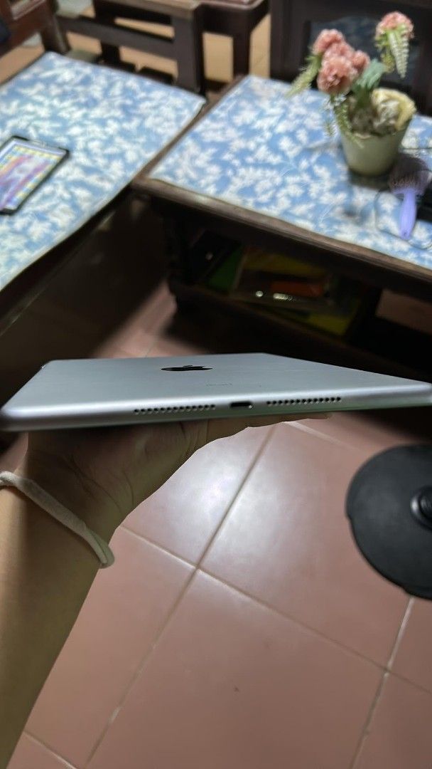 RUSH: ipad 5th gen (Category: iPad) located in Mauban. Submitted by everlynn0-0 (Listing ID 1451033030, Image 3). Description: Ipad 5th Gen 128 gb wifi using it for acads only nego for sure buyer inclusion: orig box, case, universal stylus pen, charger rfs: upgradee.