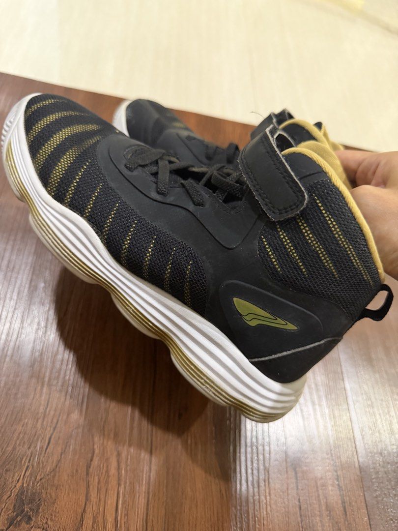 Sepatu Keds Anak (Kategori: 4 hingga 7 tahun) berada di Makassar. Dikirim oleh prelovedwanny (ID iklan 1450958298, Gambar 3). Deskripsi: size 35 insole 22.5cm.