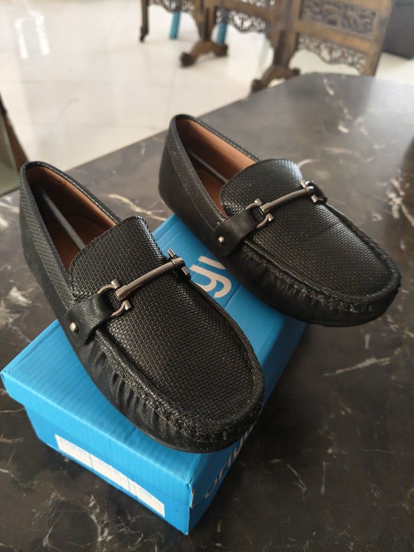 Sepatu Pantofel uk 37 (Kategori: 4 hingga 7 tahun) berada di Jakarta Timur. Dikirim oleh asrihart (ID iklan 1450978099, Gambar 1). Deskripsi: Uk 36 anak laki, pantofel hitam, seperti baru.