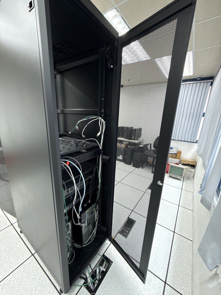 Server Rack Cabinet 190cm x 60cm515504132788080642