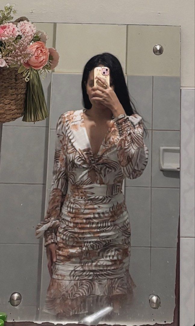 sheike floral print mini dress (Category: Dresses) located in Angeles City. Submitted by thriftchic_ (Listing ID 1450206897, Image 2). Description: ♡ no issue! ♡ gandaaaaa😍 Note: ♡ item is in excellent condition ♡ color may appear brighter or darker due to lighting ♡ please manage expectation as there may be minimal flaws unnoticed by the seller ♡ MOP: Gcash ♡ Payment first basis ♡ J&T🚚.