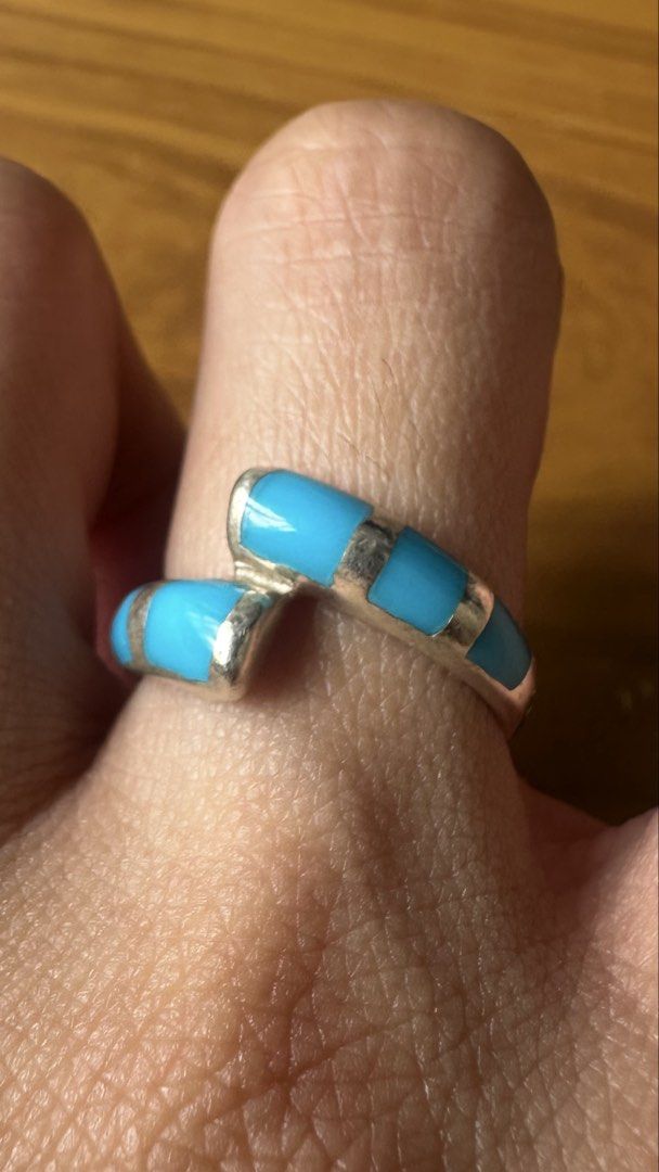 Silver 925 Ring Blue Inlaid turquoise Size 6 (Category: Rings) located in Mandaluyong City. Submitted by chyckenwings (Listing ID 1450949725, Image 3). Description: SALE! As is where is. First to pay gets the item. No long reservations. Location is in Mandaluyong. Kindly note: Unless stated, items listed have not been tested and are sold as is where is. We source our products from a variety of auctions. While some items may look brand new, all ar