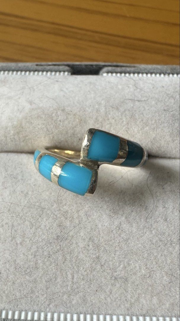 Silver 925 Ring Blue Inlaid turquoise Size 6 (Category: Rings) located in Mandaluyong City. Submitted by chyckenwings (Listing ID 1450949725, Image 2). Description: SALE! As is where is. First to pay gets the item. No long reservations. Location is in Mandaluyong. Kindly note: Unless stated, items listed have not been tested and are sold as is where is. We source our products from a variety of auctions. While some items may look brand new, all ar