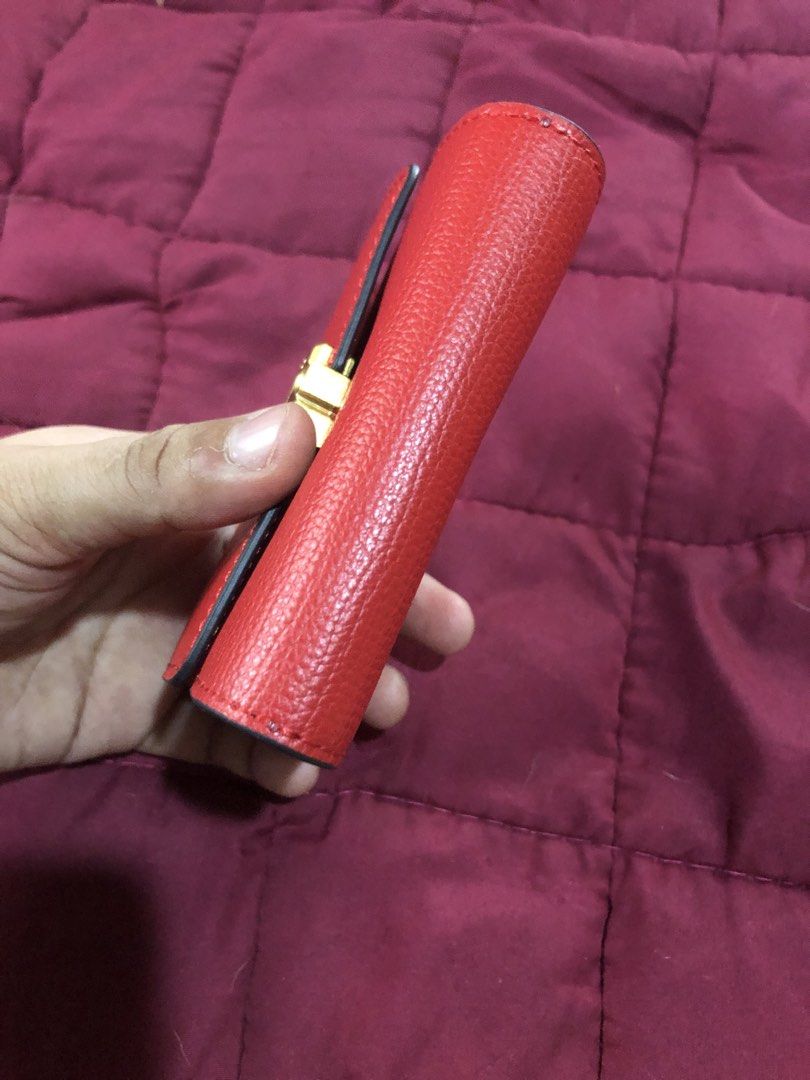 Small biFold wallet (Category: Wallets & Card holders) located in Ozamiz City. Submitted by kapesteba112457 (Listing ID 1451097216, Image 3). Description: Small biFold colorful red wallet of TB!! For only 1800!! Flawless matibay at ang kapal ng leather❤️😉 selected preloved from japan/korea.