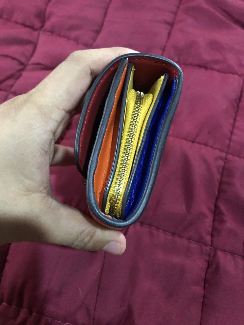 Small biFold wallet (Category: Wallets & Card holders) located in Ozamiz City. Submitted by kapesteba112457 (Listing ID 1451097216, Image 2). Description: Small biFold colorful red wallet of TB!! For only 1800!! Flawless matibay at ang kapal ng leather❤️😉 selected preloved from japan/korea.