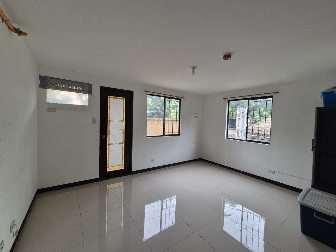 Solano hills bare condo unit (Category: Apartments & Condos) located in Quezon City. Submitted by narciso.gilson (Listing ID 1451111580, Image 1). Description: 32 sqm condo unit in Solano hills, Muntinlupa city. Bare 2nd floor corner unit. With balcony, laundry area and air well. With provision for window type aircondition unit upto 1.5 hp. Tiled flooring. located near fire exit and garbage area. Ammenities: Swimming pool Club house 15,000 - with
