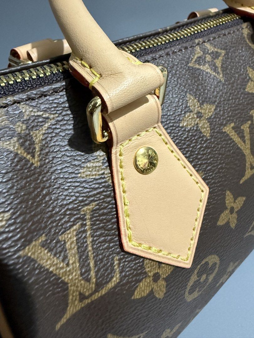 Speedy 20 mono (Category: Luxury Bags & Wallets) located in Pasay City. Submitted by thepolishedfinds (Listing ID 1450968186, Image 3). Description: Speedy 20 mono Jacquard/guitar strap.