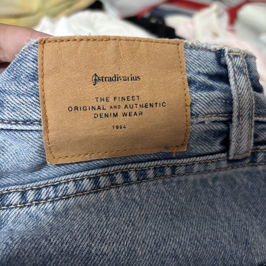 Stradi Short Skirt Jeans (Kategori: Gaun & Rok) berada di Jakarta Pusat. Dikirim oleh for.next.owner (ID iklan 1451034073, Gambar 3). Deskripsi: - NEGO TIPIS - HNR? BLOCK - Preloved barang sendiri, with a good condition - JNT - BISA CO OYEN - NO COD.