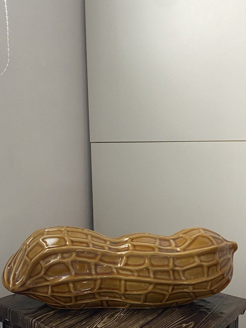 Tabung “peanut” (Category: Other Home Decor) located in Johor Bahru. Submitted by slpyh8ed (Listing ID 1451029057, Image 2). Description: Condition 8/10. Personal item. Pm for more details.