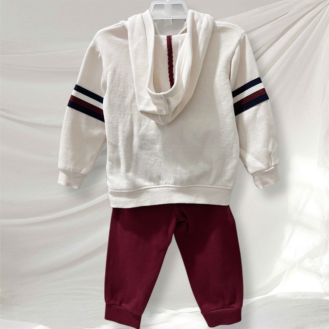 Terno hoodie for 2 years old (Category: Babies & Kids Fashion) located in Caloocan City. Submitted by allaboutthings (Listing ID 1451080699, Image 2). Description: 🏷️ 24 months on tag (2 years old) 🏷️Brand: Tommy Hilfiger ⁉️Rfs: Decluttering / Outgrown 📍Location: North Caloocan/ Near Camarin Doctors Hospital 🫶ALL ITEMS ARE BRANDNEW OR PERSONAL PRE-LOVED🫶 ‼️NO RETURN‼️ ‼️NO EXCHANGE‼️.
