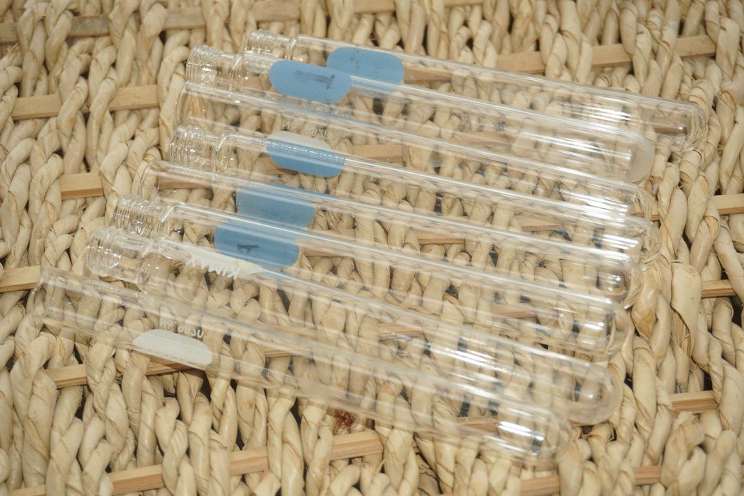Test Tubes (Category: Looking For) located in Taguig. Submitted by froyocean (Listing ID 1451002971, Image 1). Description: 8 Test Tubes.