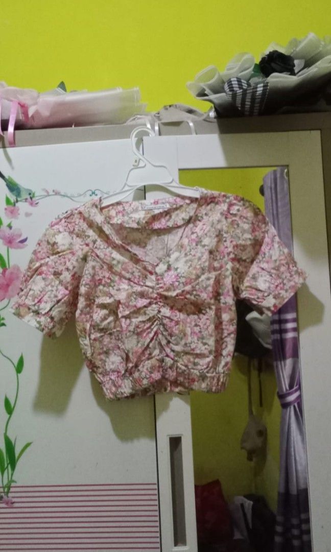 Tops pink (Kategori: Perhiasan Wanita) berada di Jakarta Pusat. Dikirim oleh limaribu (ID iklan 1451070708, Gambar 1). Deskripsi: no minus bisa COD oren.