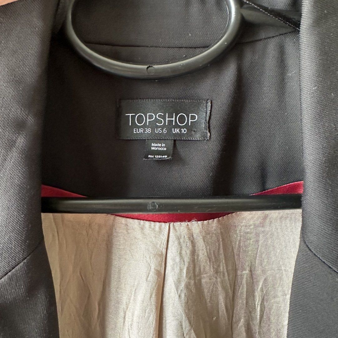 Topshop Black 3/4 Sleeve Blazer (Category: Coats, Jackets and Outerwear) located in Pasig City. Submitted by funkypeach (Listing ID 1450973559, Image 3). Description: Topshop 3/4 Sleeve Black Blazer SALE Color Black, Lining is light beige Measurements 26” L x 16” W (shoulder), sleeve length 18” Size US 6 RFS: decluttering MOP Gcash Shipping at buyer’s expense Shipping via GGX or Lalamove .