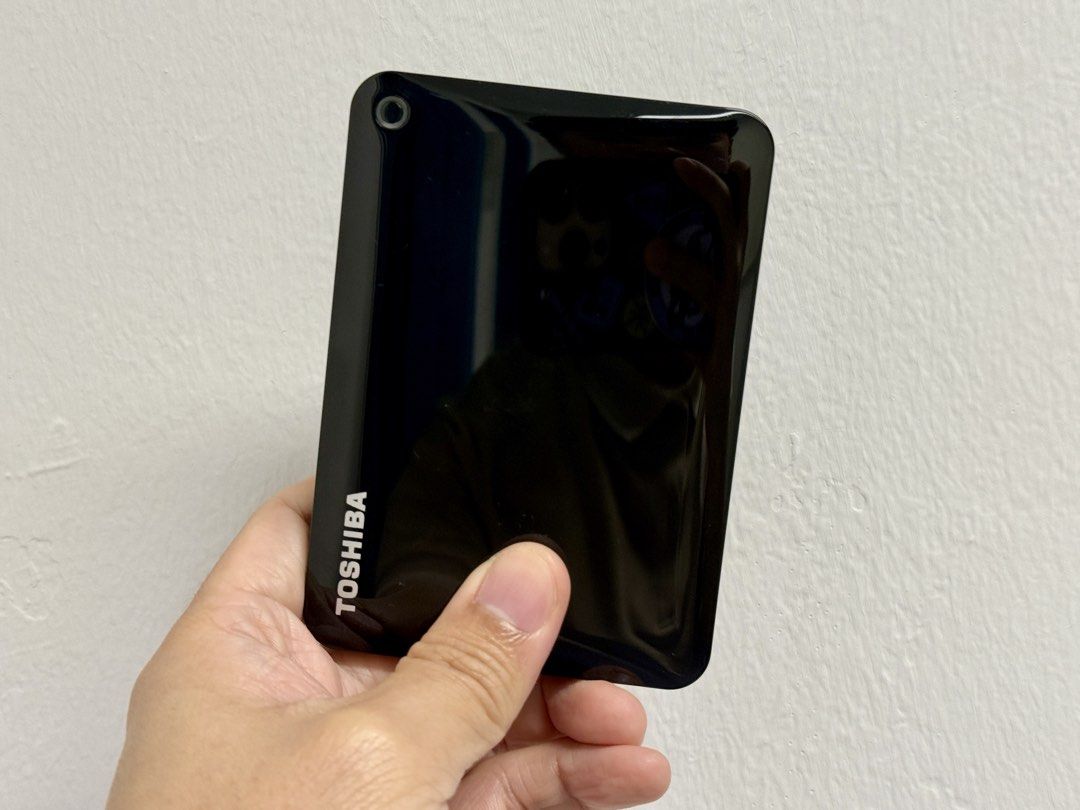 Toshiba Canvio Connect II 1TB External Hard Drive (Black) + Protective Pouch