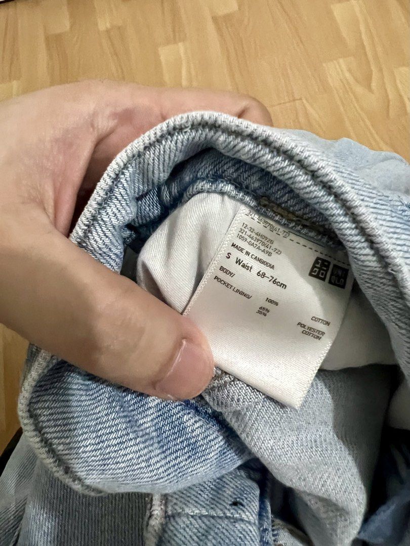 Uniqlo EZY Ankle Jeans (Category: Jeans) located in Makati City. Submitted by mrmickeymouse (Listing ID 1451041857, Image 3). Description: Uniqlo EZY Ankle Jeans Light Denim Wash color Size Small Condition: 9/10 Used few times 📍 Taguig All items I sell here are Authentic 💯 .