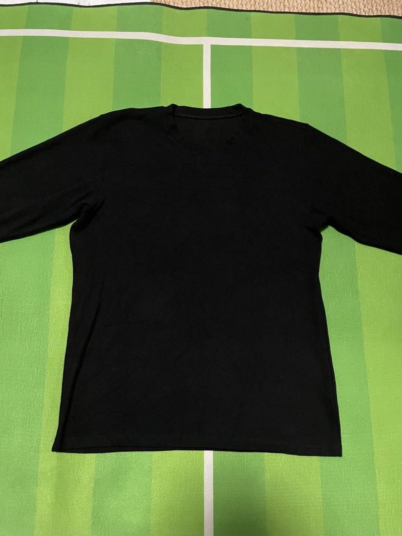 Uniqlo Heat Tech Ultra Warm Shirt (Category: Other Sports Equipment and Supplies) located in Kota Bharu. Submitted by Bundle_RangerRock (Listing ID 1451115469, Image 2). Description: Tag saiz L Ukuran manual : Pit - 20.5 inci Labuh - 27 inci Bahu - 17 inci Sleeve - 23 inci Material stretchable Detail rujuk gambar Condition cemerlang Tiada defect Warna cantik tiada faded.