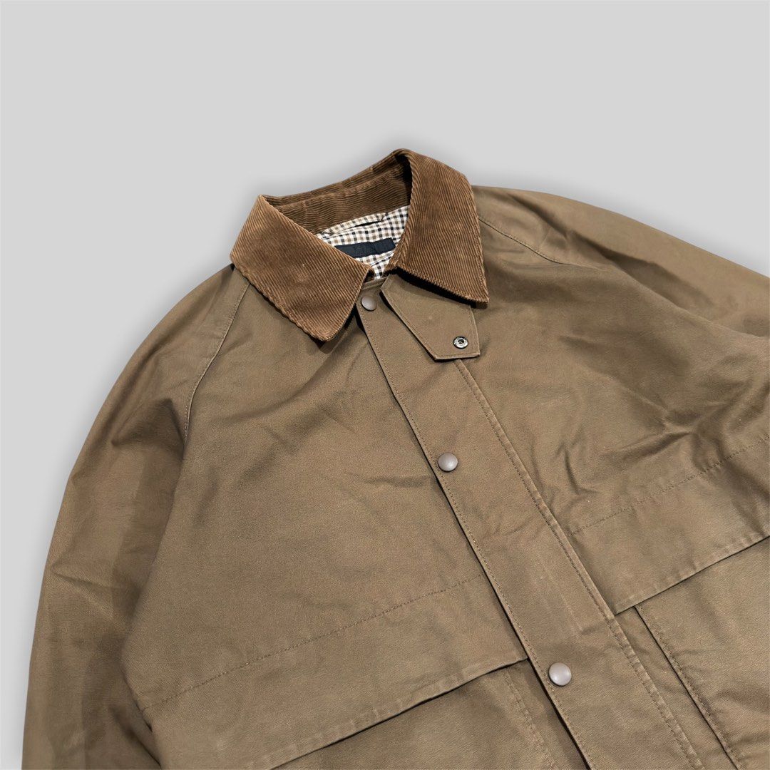 UNIQLO Men's Oversized Utility Short Collared Blouson in Dark Brown - Medium (Category: Coats, Jackets and Outerwear) located in Cabuyao City. Submitted by gaaaaabriell (Listing ID 1451020021, Image 2). Description: M on Tag Pristine Condition Dimensions: L25.5" x W23".