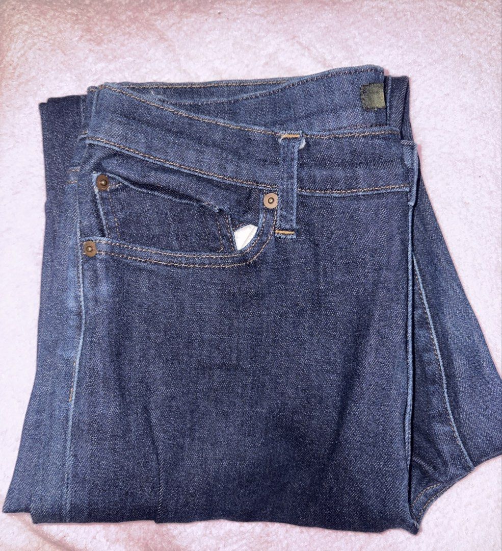 UNIQLO Skinny Jeans (Category: Jeans) located in San Mateo. Submitted by poshimari (Listing ID 1451101077, Image 1). Description: - can fit 28-30 waist - no issue - stretchy material.