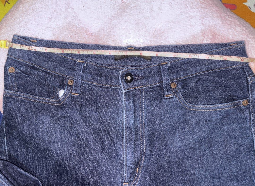 UNIQLO Skinny Jeans (Category: Jeans) located in San Mateo. Submitted by poshimari (Listing ID 1451101077, Image 2). Description: - can fit 28-30 waist - no issue - stretchy material.