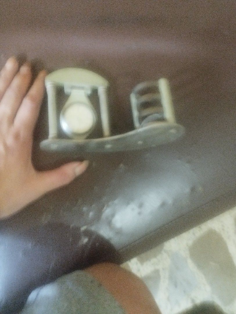 VINTAGE METAL CLOCK 1970S ERA (Category: Clocks) located in Mandaluyong City. Submitted by LEATHERFACE (Listing ID 1450991354, Image 3). Description: METAL PRICE IS 499.