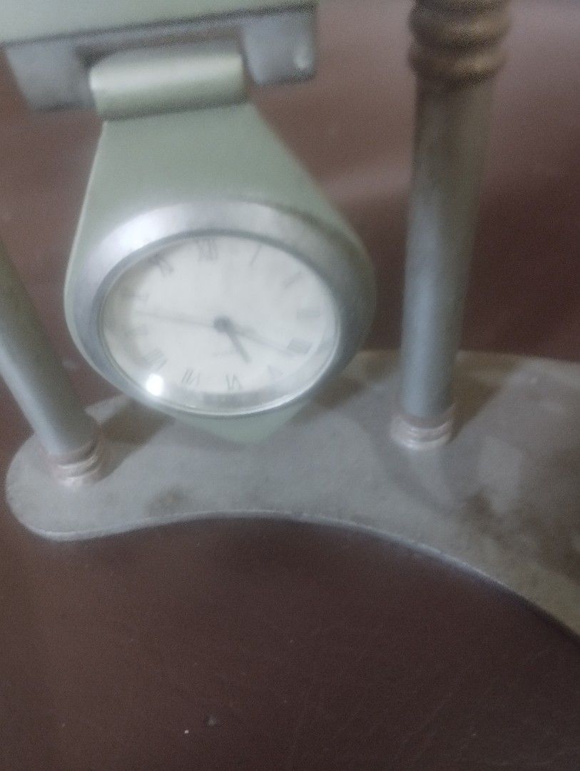 VINTAGE METAL CLOCK 1970S ERA (Category: Clocks) located in Mandaluyong City. Submitted by LEATHERFACE (Listing ID 1450991354, Image 2). Description: METAL PRICE IS 499.
