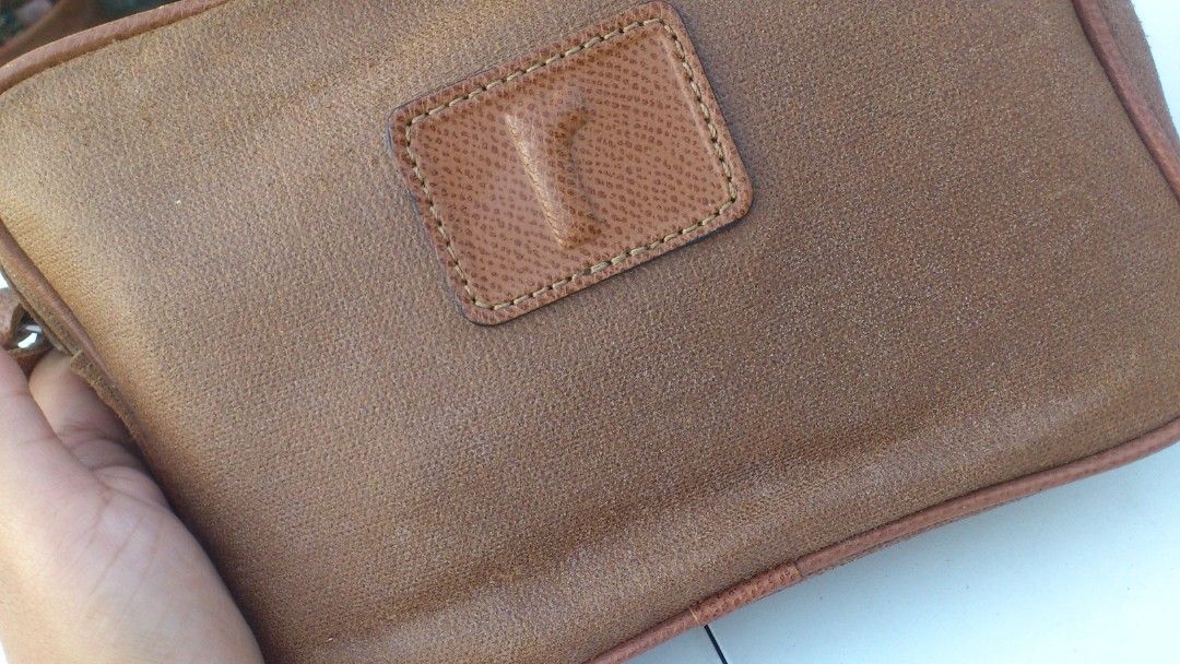 Vintage Renoma Pouch (Category: Luxury Bags & Wallets) located in Muntinlupa City. Submitted by JapanItemsOnTheGo (Listing ID 1451101313, Image 3). Description: Vintage Renoma Travel Pouch / Toiletry ✨ Authentic vintage-style Renoma travel pouch. Brand: Renoma Zip-top closure Brown canvas body with leather/leatherette trim Spacious main compartment Ideal as toiletry bag, makeup pouch, organizer, or travel kit Preloved with normal signs of use (pl