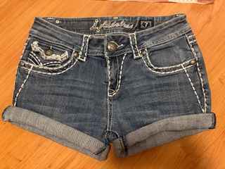 (Category: ) located in . Submitted by avavocadoo (Listing ID 1451064806, Image 1). Description: .