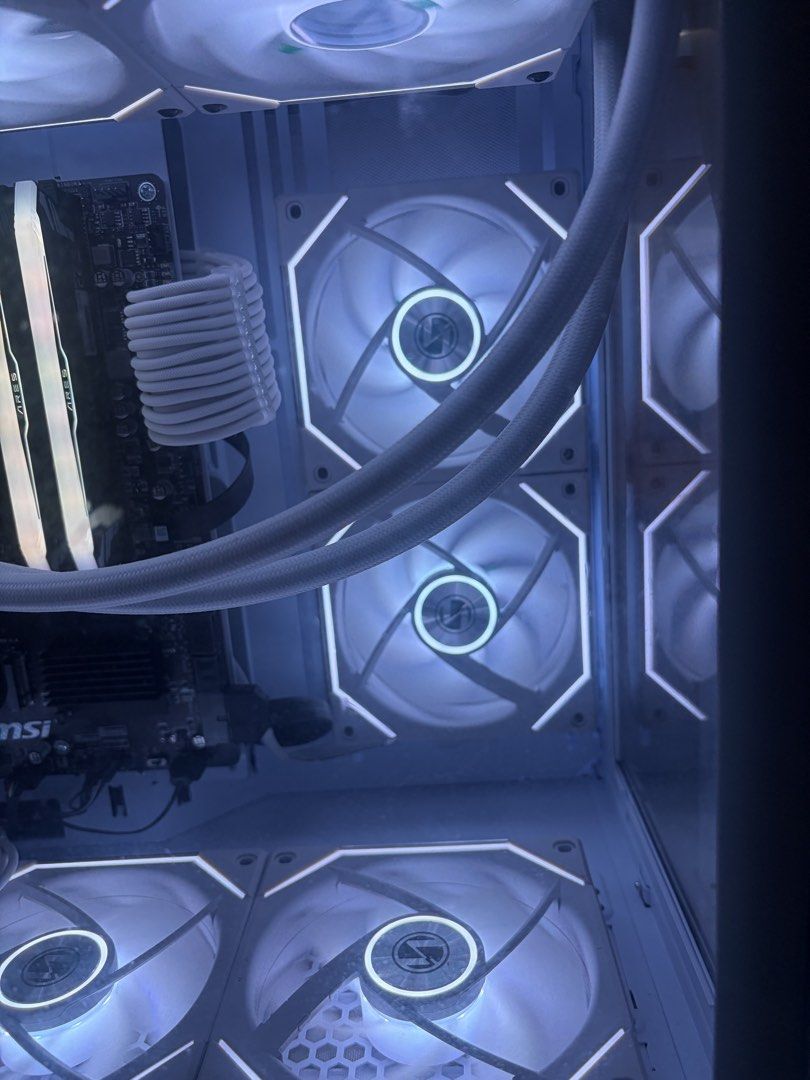 White Custom PC 4060515667484801781763