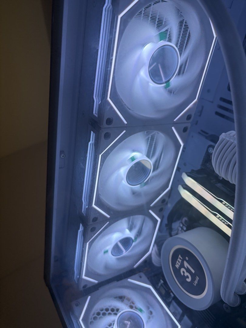 White Custom PC 4060515667484801781762