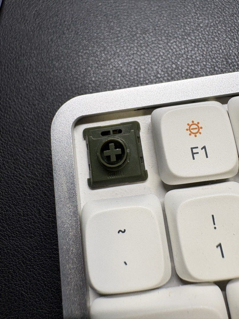 White Lofree Flow 84 Low Profile Mechanical Keyboard (Category: Computer Keyboard) located in San Mateo. Submitted by dubi.baho (Listing ID 1450986868, Image 3). Description: - Compact white mechanical keyboard - Supports wired and bluetooth - Connects up to 3 devices - Features orange accent keys - Ideal for both typing and gaming - Uses kailh green linear switches (i forgot the exact name) - Includes original box and manuals - Unofficial type c