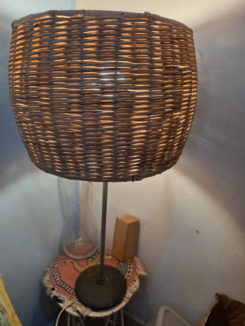 Woven Basket Table lamp