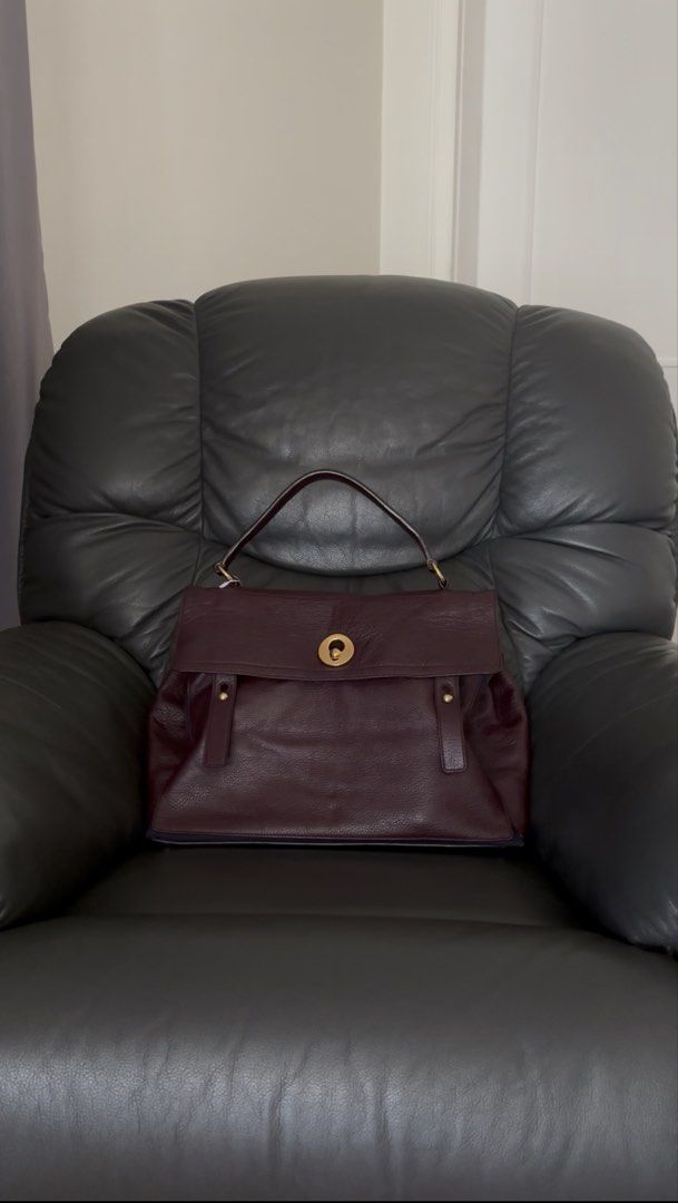 Yves Saint Laurent Muse Two (Category: Luxury Bags & Wallets) located in Muntinlupa City. Submitted by closet.confessions (Listing ID 1430250903, Image 2). Description: This is everyday luxury done perfectly. Priced unbelievably too!! 💋 SAlNT LAU.RENT Muse Two Handbag Large rank SA to A+ comes with detachable long strap, care card & provided dustbag Can fit 14inches laptop/macbook 💰 29k ONLY!!! #ysl #saintlaurent #yslmusetwo #lcavailable #forsa