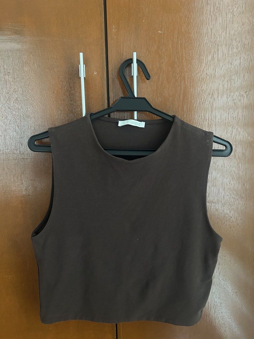 Zara Brown Sleeveless Cropped Top (Category: Sleeveless) located in Paranaque City. Submitted by ariya444 (Listing ID 1450947877, Image 1). Description: .