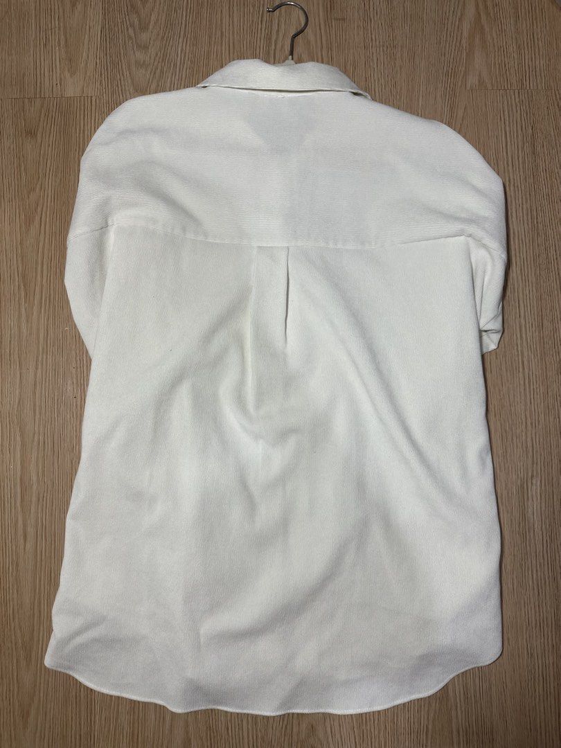 ZARA Ribbed White Longsleeves Polo (Category: Longsleeves) located in Antipolo. Submitted by bhrl__48 (Listing ID 1451106814, Image 3). Description: - RFS: Decluttering, I have too much clothes!! .