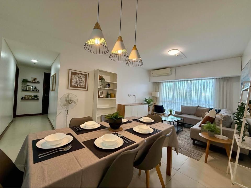 2BR Unit For Rent - The Royalton (Category: Apartments & Condos) located in Makati City. Submitted by vsg.realestate (Listing ID 1451176629, Image 1). Description: 🔆 2BR Unit For Rent - The Royalton 📌Property Details 64th Floor 2BR 2TB 100 sqm Fully Furnished 2 Parking Slots 📌Features Corner 2BR Unit Rare Tandem Parking, mostly 2BR unit only have With Balcony Maid's room woth CR Unobstructed magnificent views of Antipolo and Laguna de Bay Morn