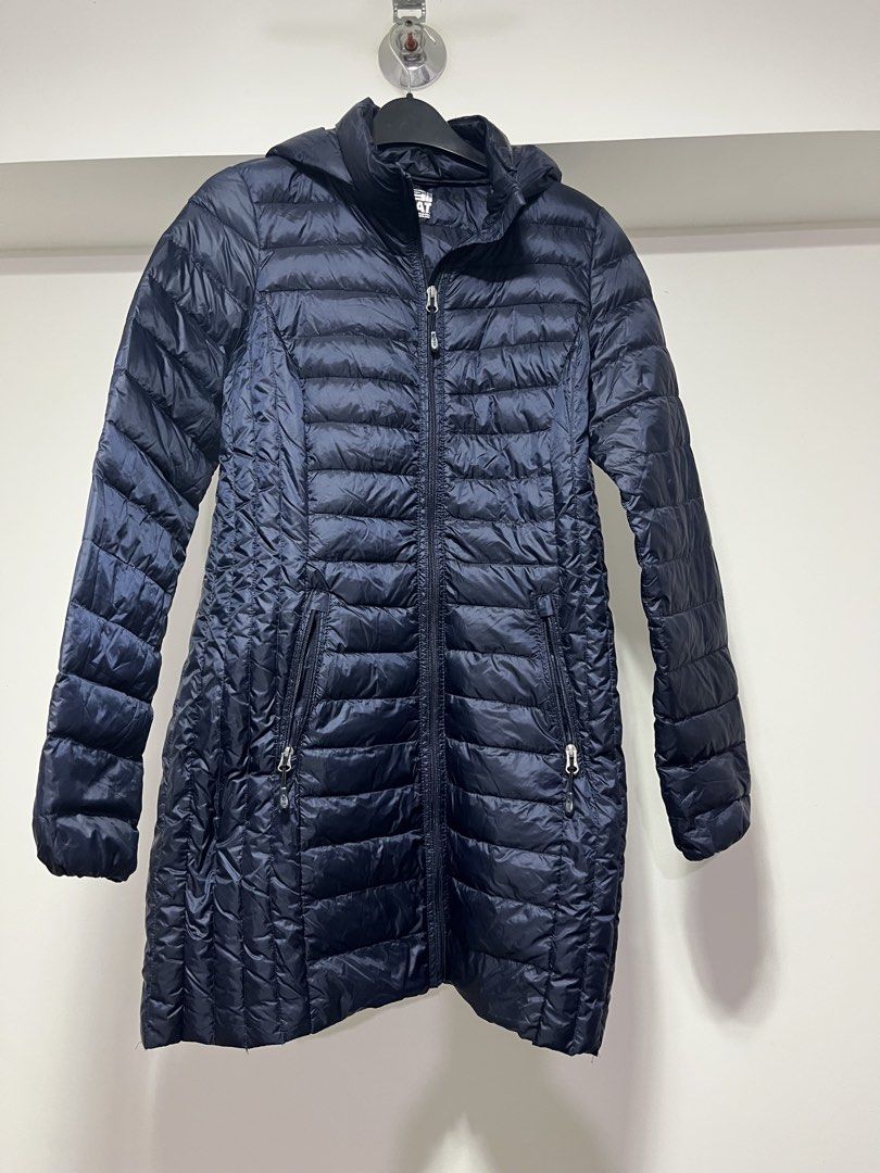 32 Degrees Heat Navy Blue Hooded Puffer Jacket XS (Category: Coats, Jackets and Outerwear) located in Pasig City. Submitted by pixiedust78 (Listing ID 1451136070, Image 1). Description: - Navy blue puffer jacket from 32 Degrees - Hooded style with full zip front -Removable hood - Zippered side pockets - includes storage pouch - Lightweight and warm -Bought in USA.